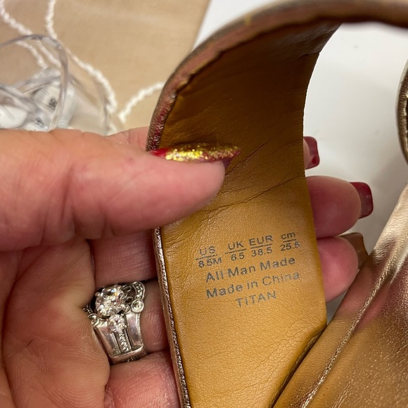 (P3) Franco Sarto gold leather platform sandals, women's size 8 - Picture 10 of 13